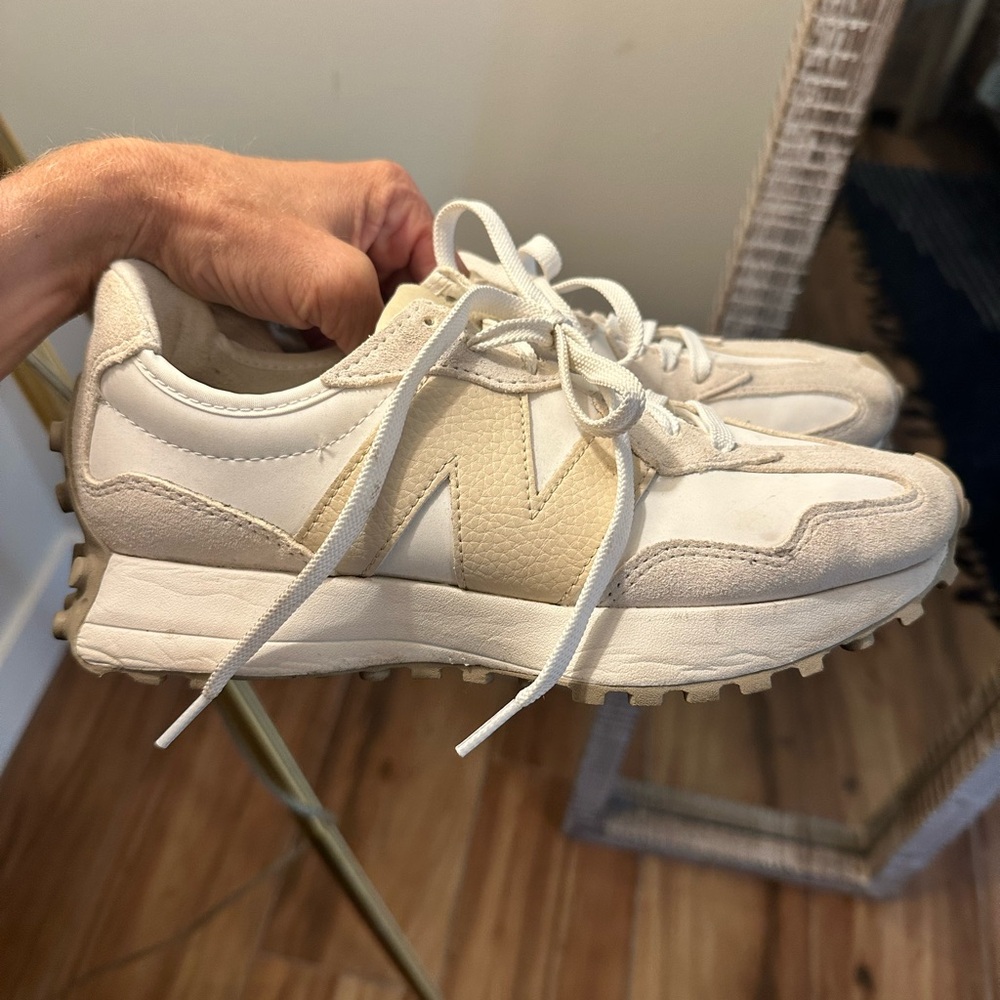 New Balance 327 sneakers